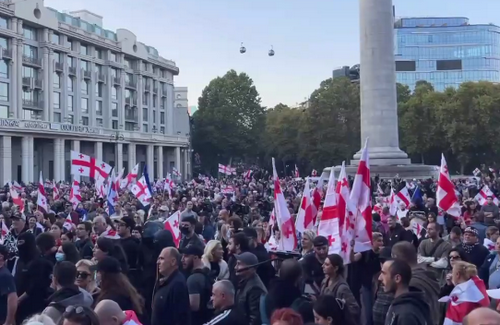 У центрі Тбілісі зібрався багатотисячний протест
